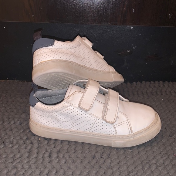Boys velcro shoes from Gap! - Picture 3 of 8